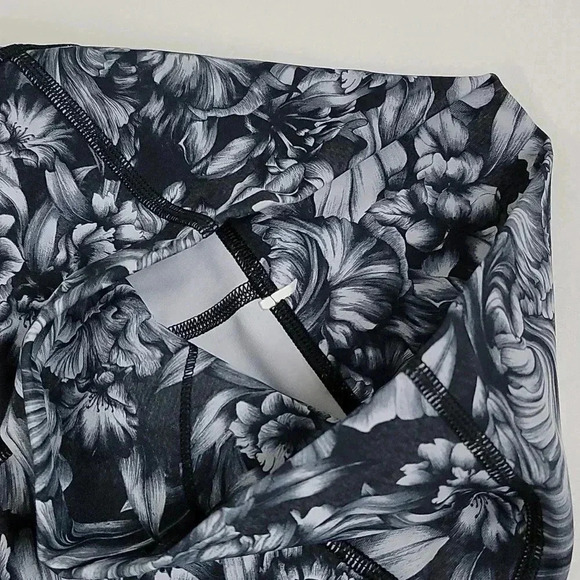 Lululemon Wunder Under Crop (High-Rise) *Full-On Luxtreme 21"Night Garde… - Picture 7 of 15